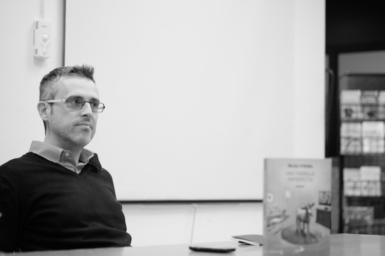 Nicola D'Attilio, durante la presentazione di Una famiglia imperfetta presso la Bottega di narrazione